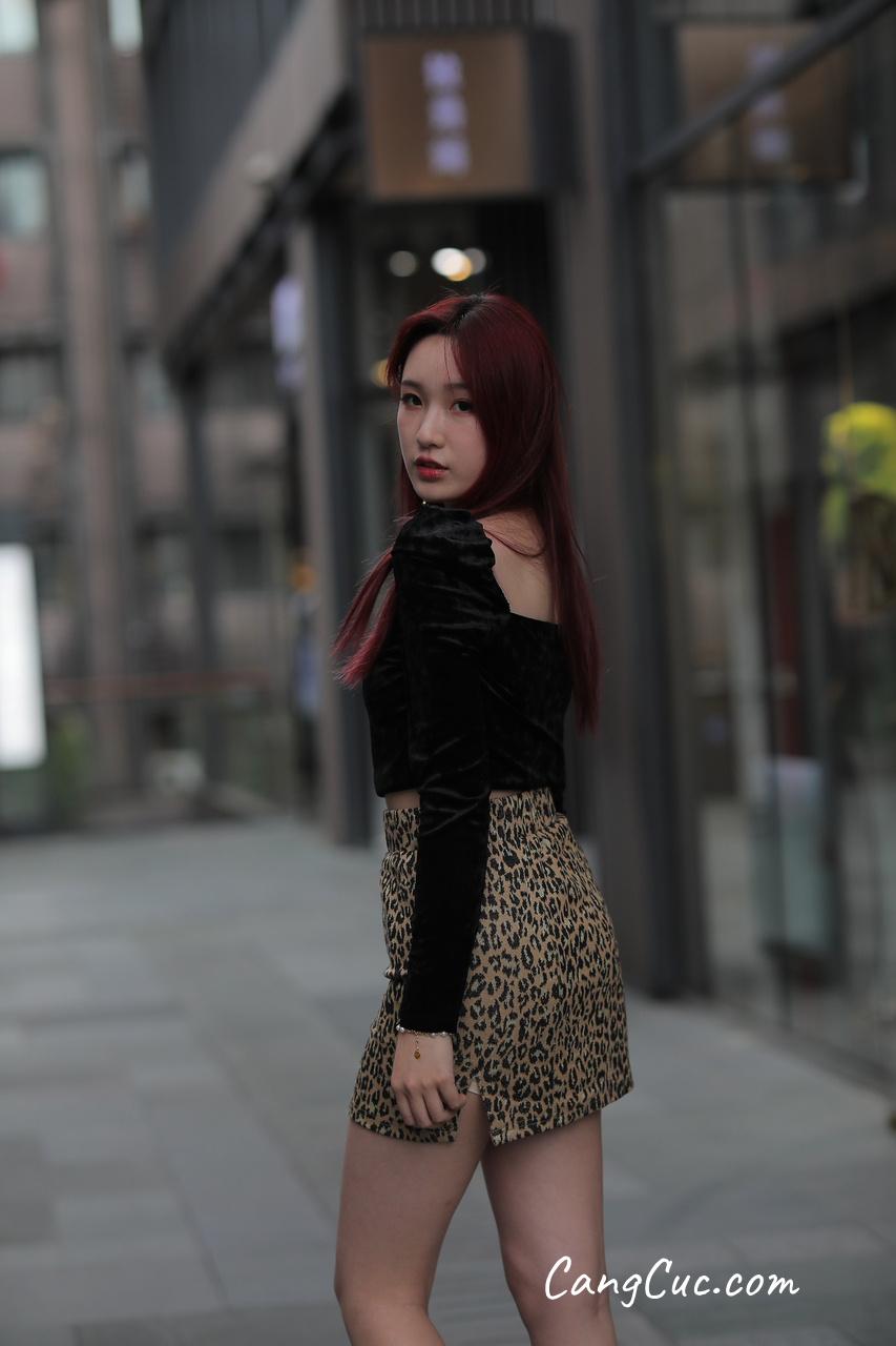 [精选街拍作品] No.3254 靓丽短靴豹纹裙